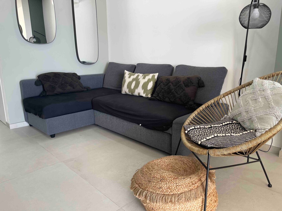 Annuncio Airbnb popolare: "On the Beach" Superb F3 + Air Conditioning + Private Parking a Palavas Les Flots