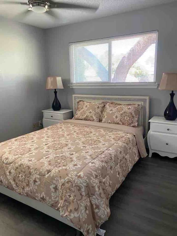 სრული ზომის საწოლი