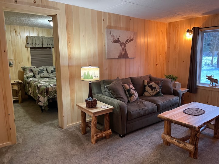 Adirondack Cozy Cabins - Moose Cabin