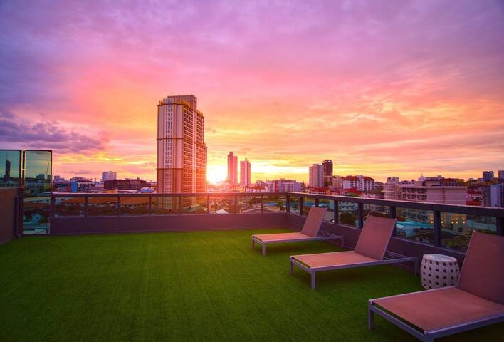 One Bedroom Condo With Pool in Central Pattaya