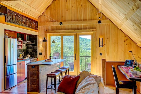 THE LOFT, stunning views from a timber framed barn
