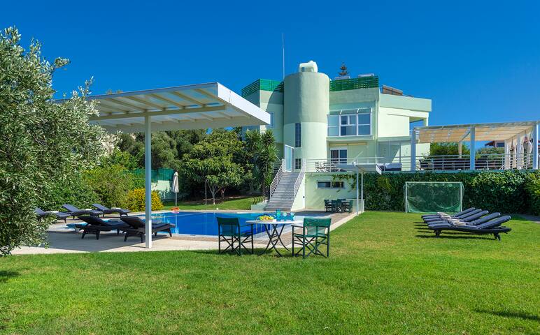 Unique deep dive Pool Villa gallery image 2