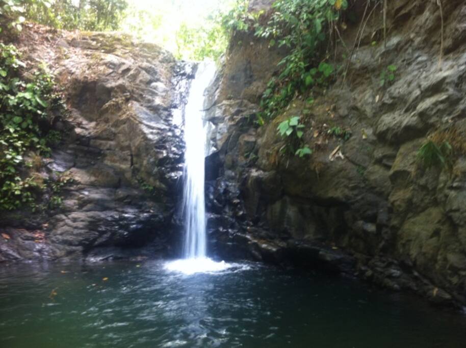 10 minutes from Uvita waterfall.