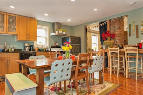 Quiet, Artistically Decorated Cambridge Apartment