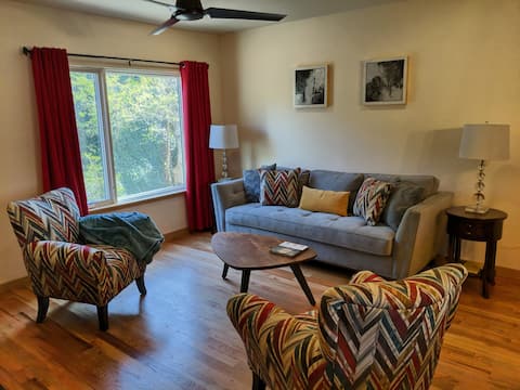 Successful Airbnb property: South Slope View- private garage, pet friendly in Asheville