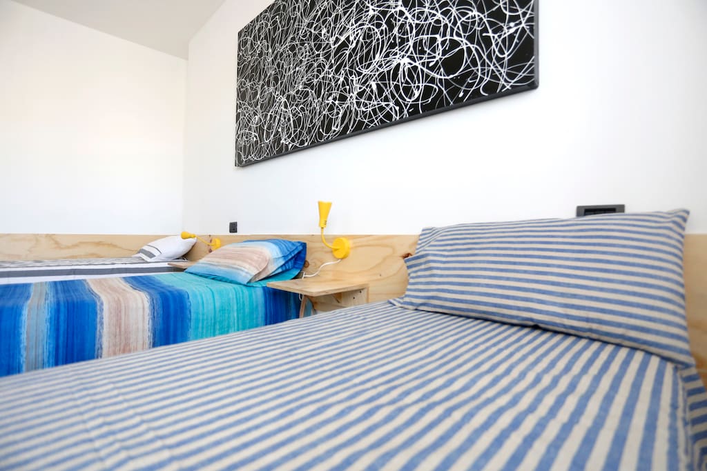 bedroom with 4 single beds