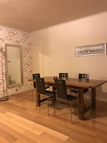 Spacious 2Bd Apartment perfect City location gallery image 2