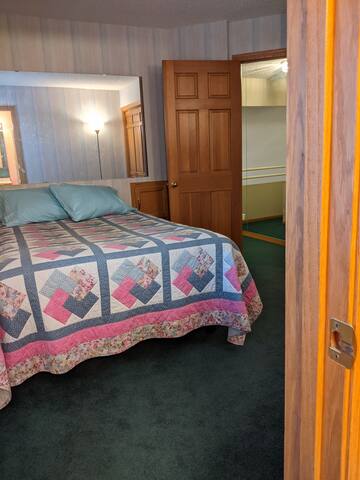 Eden Prairie Escape *spacious home, quiet and safe gallery image 5