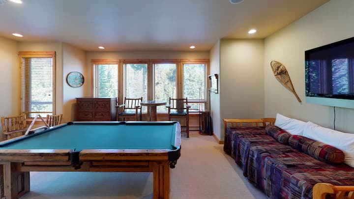 4-та спална соба со два брачни кревета