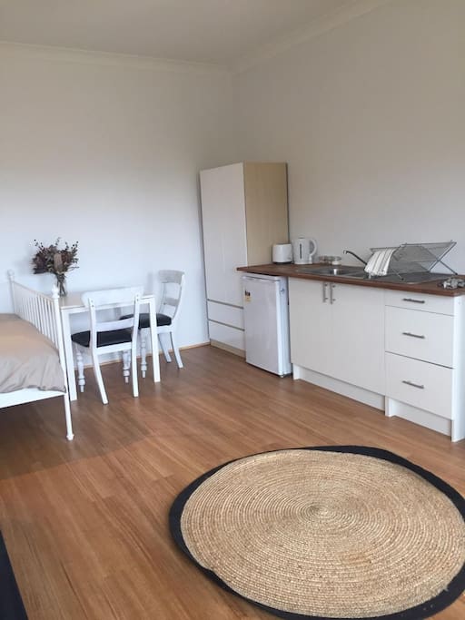 Kitchenette & Dining