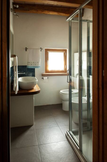 Il bagno della camera azzurra