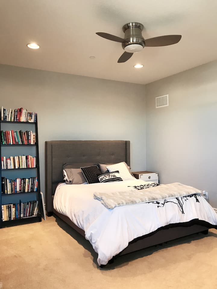 Podkrovie na 3. poschodí s matracom na spanie, ktorý si môžete prispôsobiť svojmu pohodliu.