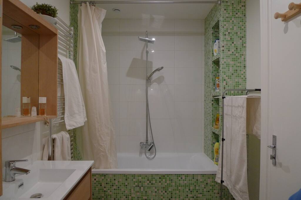 Baignoire avec douche