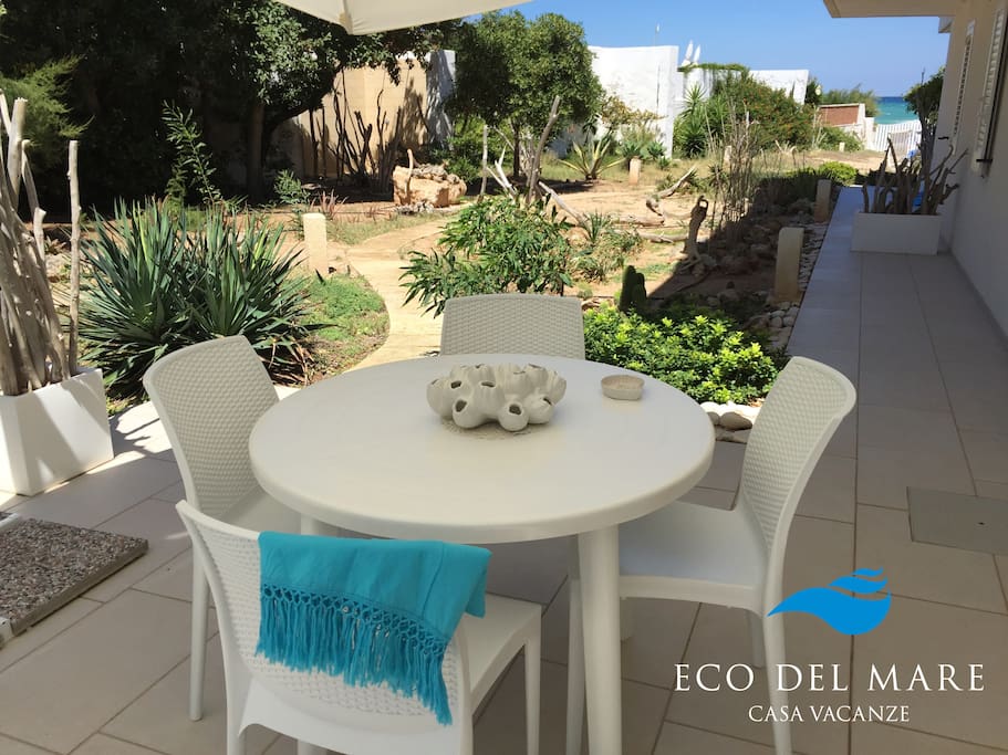 "BREZZA DI MARE" apartment with private garden.
SEA VIEW.