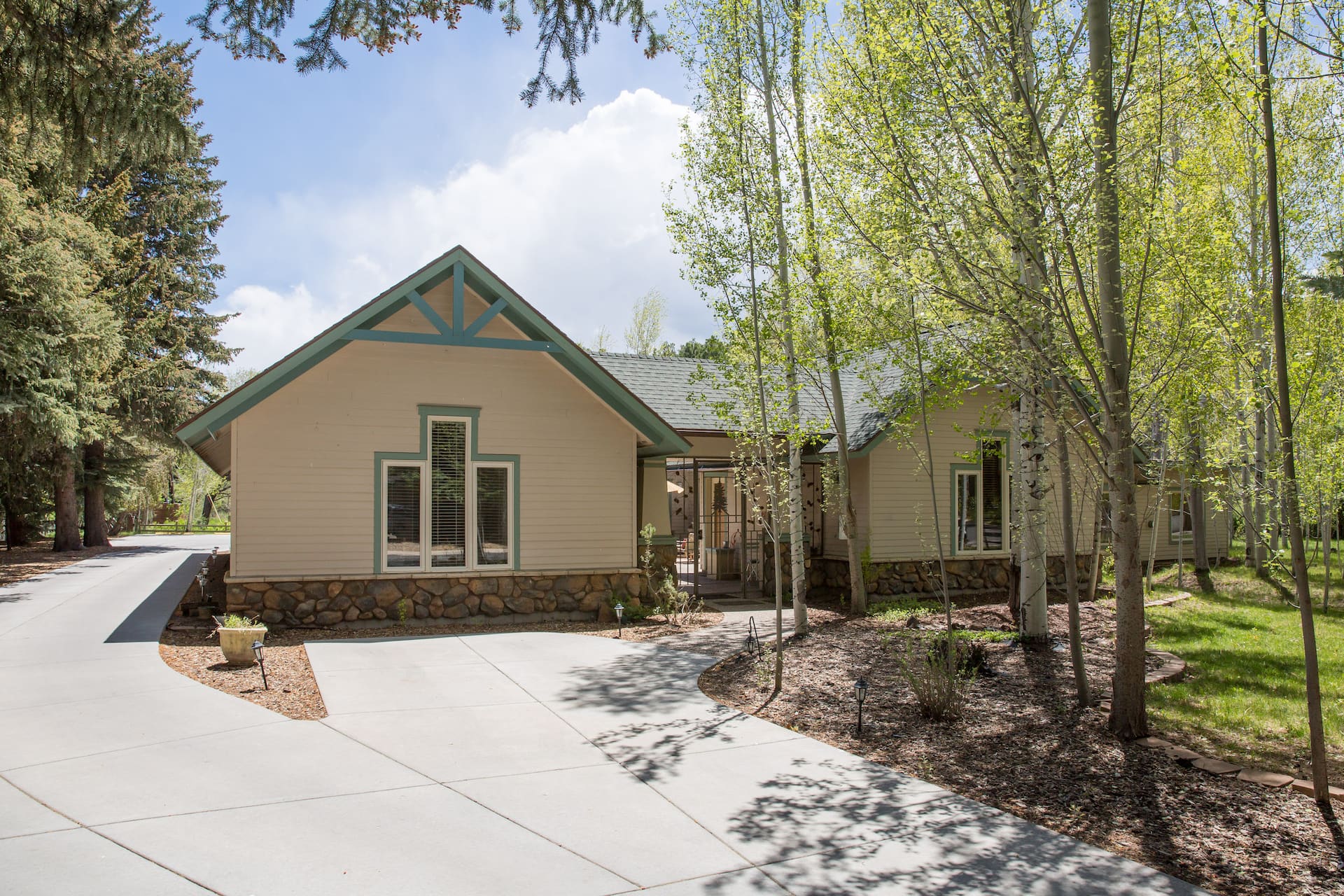 40+ Dreamy Airbnb Flagstaff Arizona Vacation Rentals 176 Image of Airbnb rental in Flagstaff Arizona