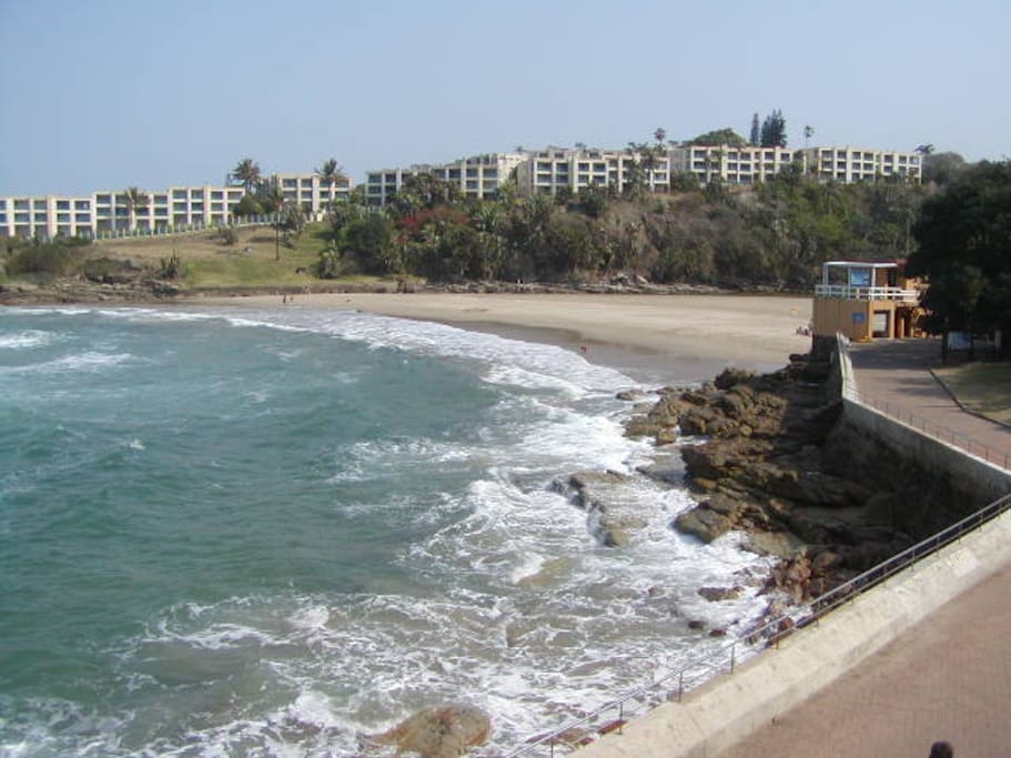 Uvongo Beach - 502 metres from the apartment