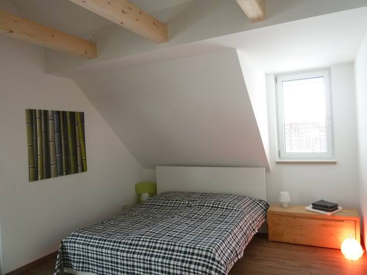 Schlafzimmer mit Doppelbett (und Galerie)...
