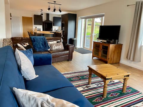Top performing Airbnb: Luxury two bedroom cottage with views near Cardiff in Cardiff