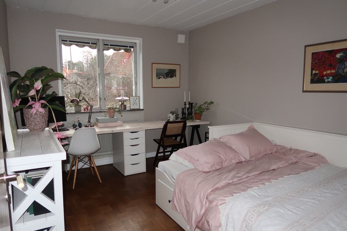 Doppelbett in Schlafzimmern 3