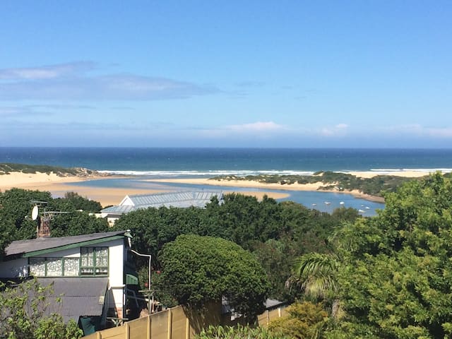 THE DONKIN VIEW:  fun family house with a view