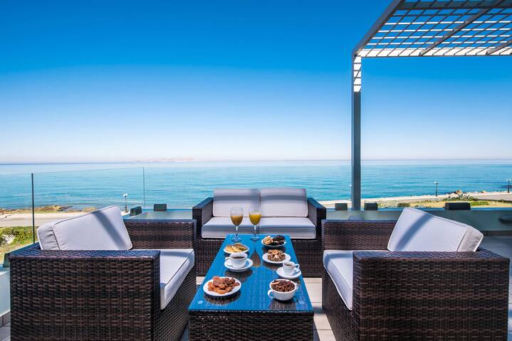 Gouves Sea View Villa, 5 BD, 100m from the sand!