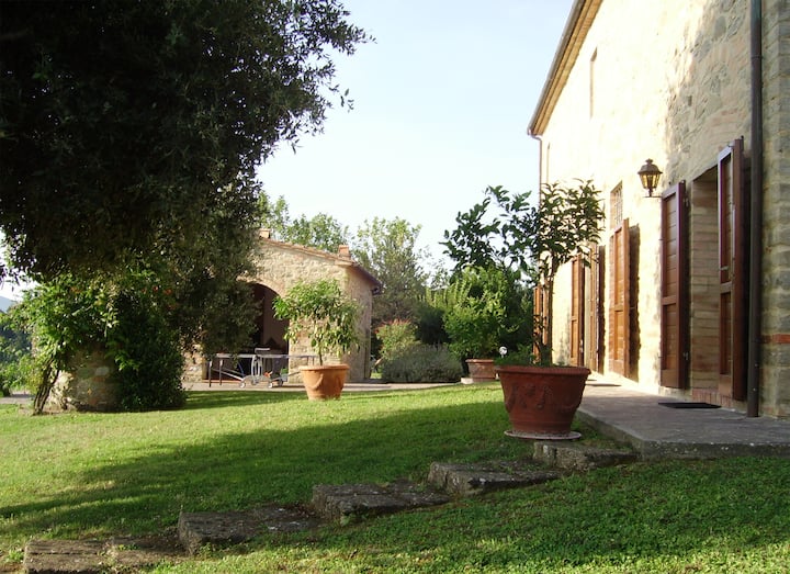 EXCLUSIVE VILLA 20 BEDS. VIEW, SILENCE.