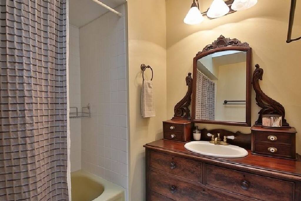 Bathroom has shower/tub.