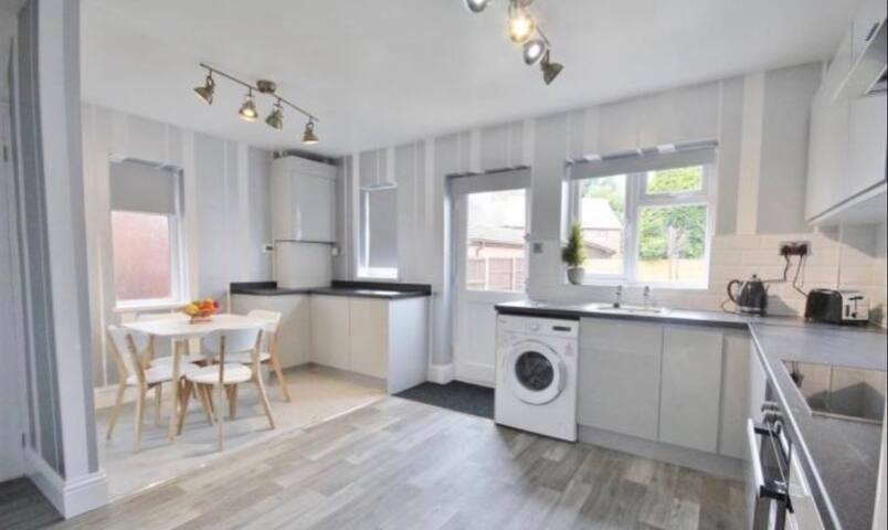 Recently refurbished 3 bedroom immaculate house