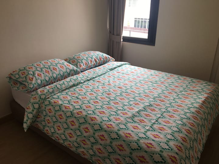 Druga spavaća soba s bračnim krevetom.