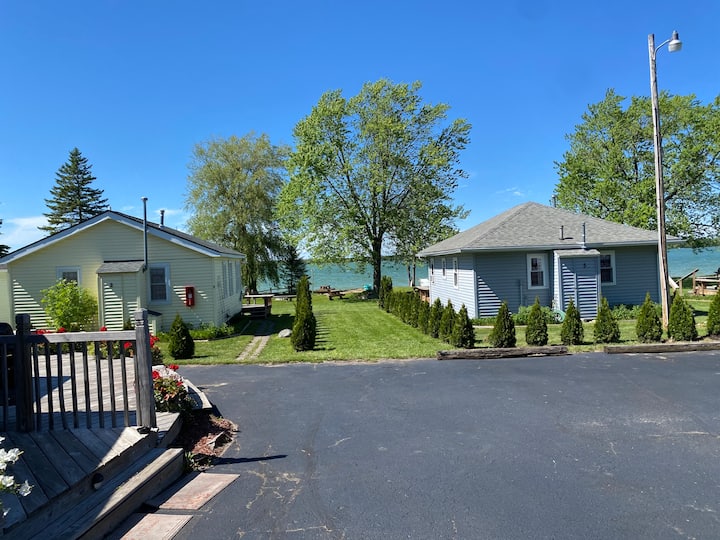 Grand Lake Cottages - Lakeview # 7 Queen Suite