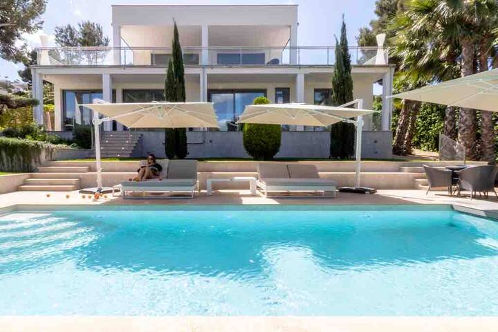 Modern exclusive Villa with Pool and Mountain View gallery image 4