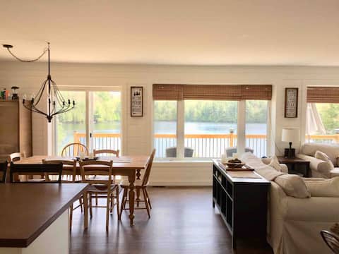 Top performing Airbnb: Tranquil Muskoka lakehouse with new hot tub in Lake Of Bays