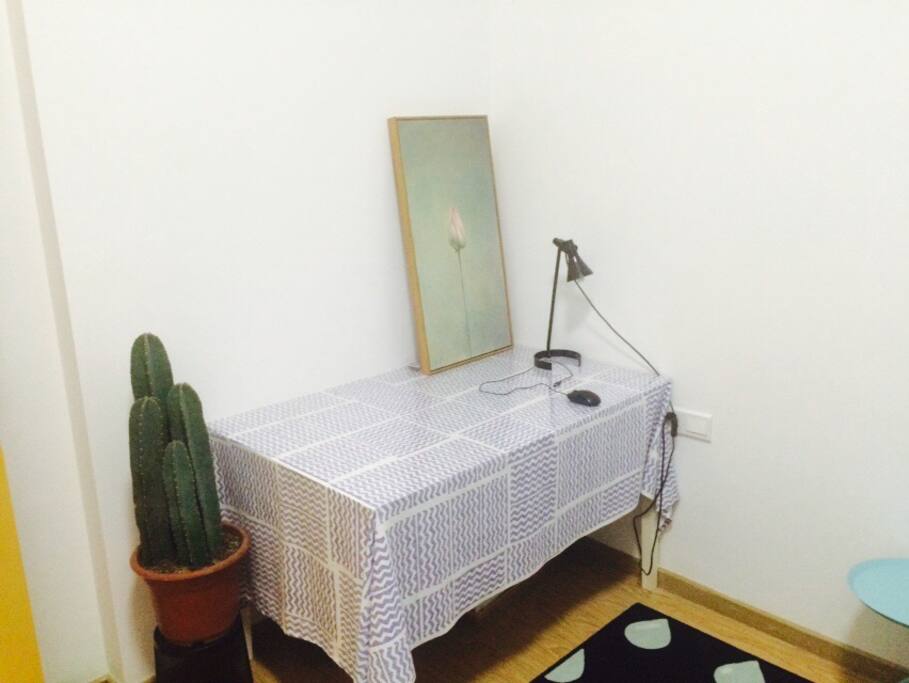 卧室桌子