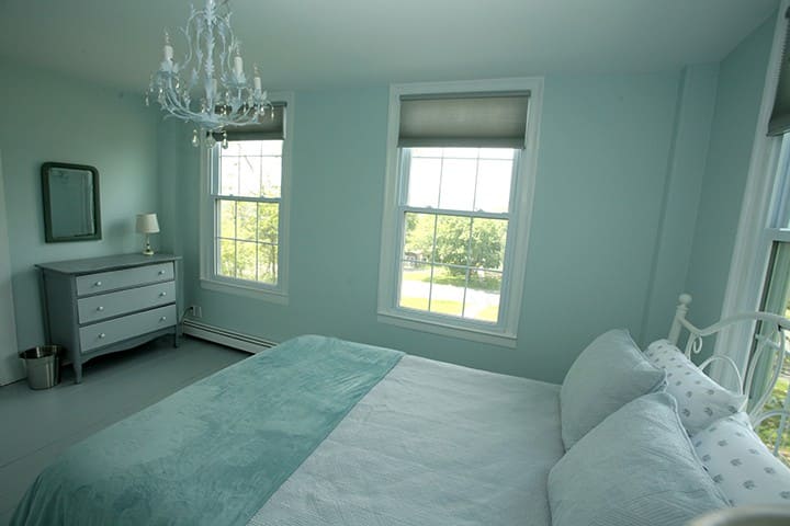 Kuonekana hadi ziwa kutoka Chumba cha Buluu