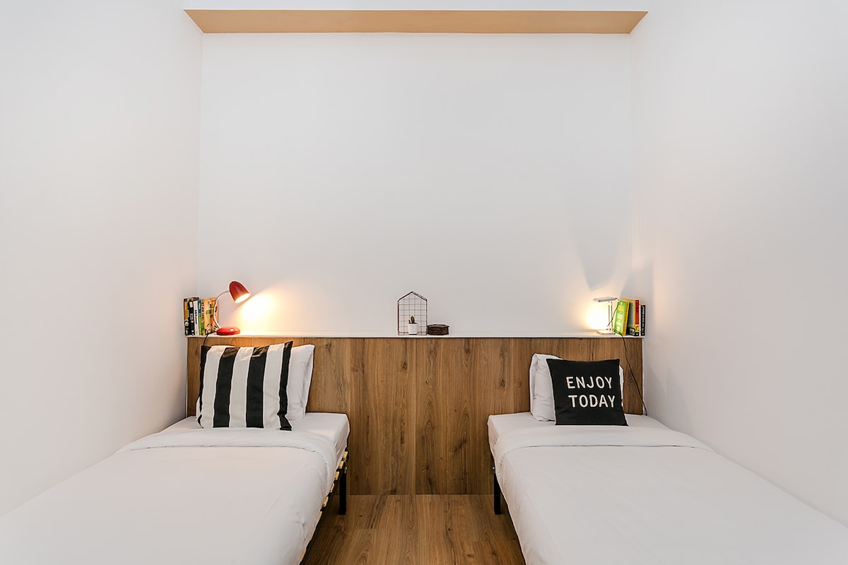 Втора спална соба со  2 единечни кревета