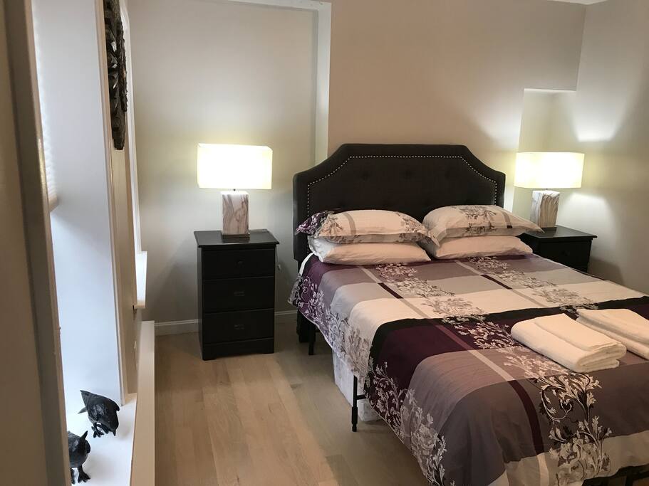 You'll sleep peacefully in the master bedroom with queen size bed, brand new memory foam mattress. Reading lamps and night tables on both sides of the bed.