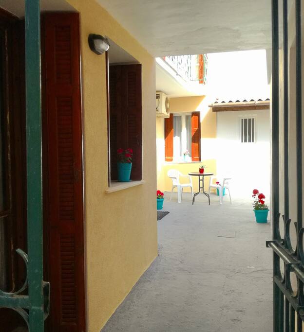 the house's entrance and private patio where you can enjoy both sun and cool shadow