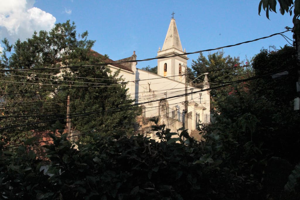 Igreja histórica do Largo das Neves (Santa Teresa) Vista do quintal