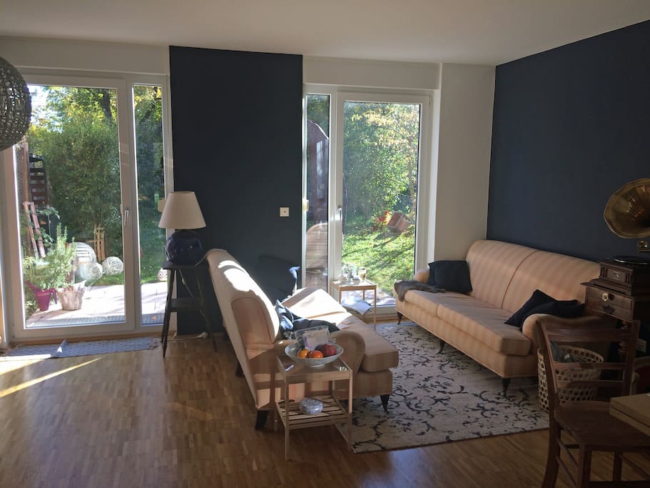Wohnzimmer mit Garten
