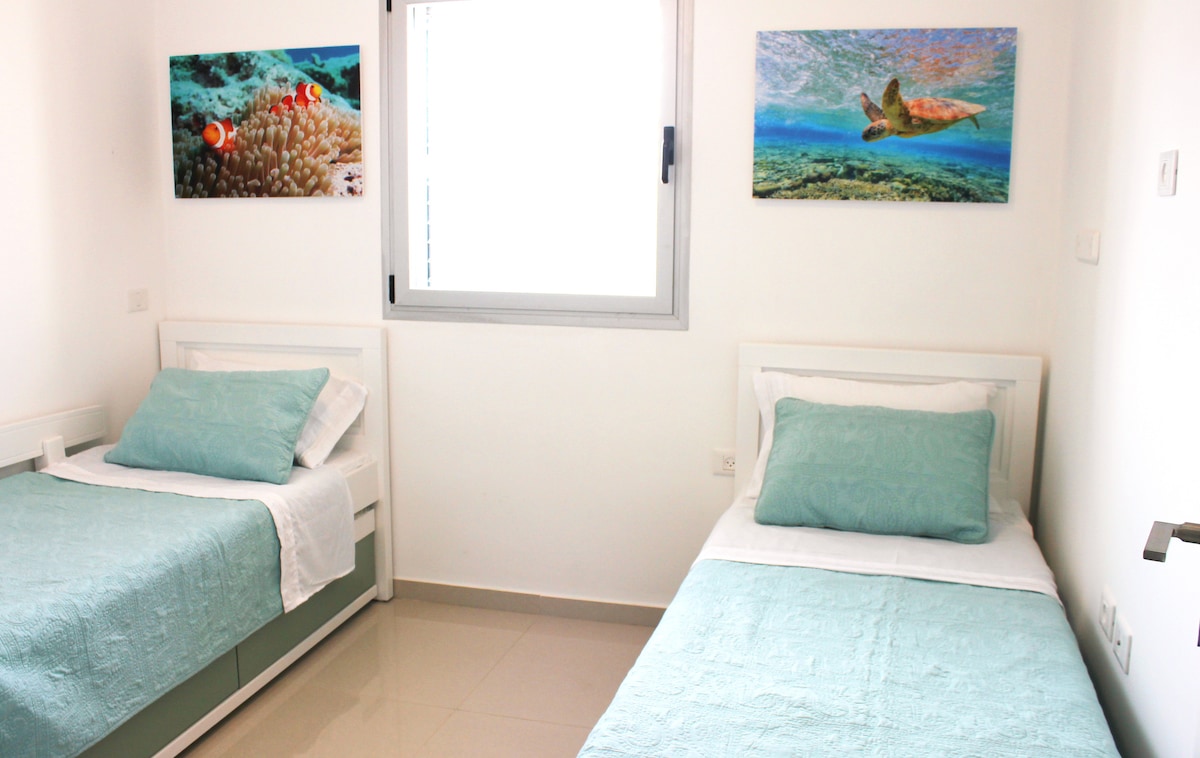 2 jednolôžka a 1 výsuv (vhodné pre 3 dospelých alebo deti)