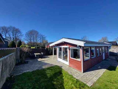 Cozy summer cottage near the water