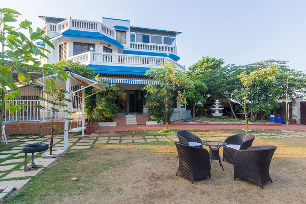 Outdoor seating with Villa View