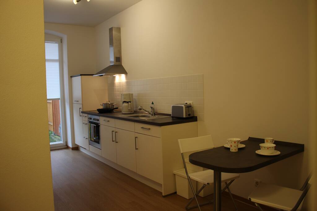 16,2 qm / 174 sf Küche mit Zugang/access zur großen Terrasse/deck.