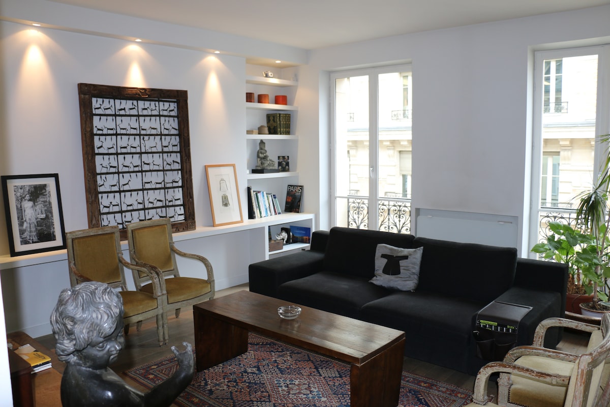 Popular Airbnb listing: In the heart of a luxury Paris ... in Paris 8e Arrondissement