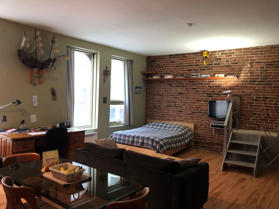 Additional queen size bed in the living room
