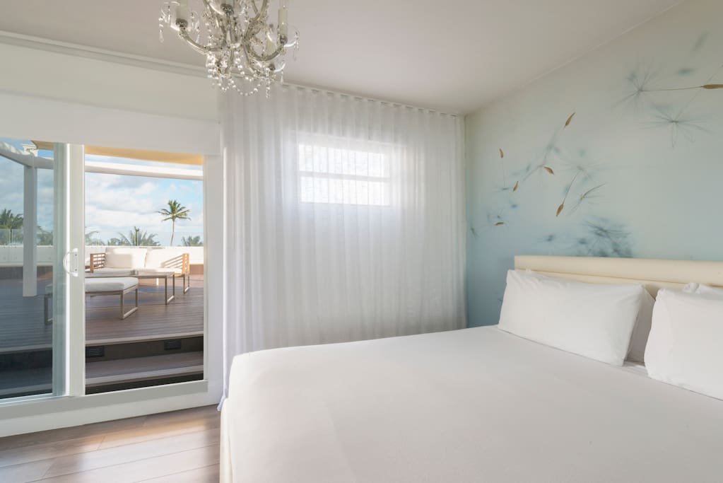 Oceanfront Terrace Room 1 King Bed - 1,000 sq.ft private terrace on top floor