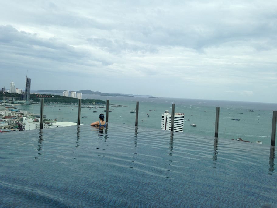 Skypool with fantastic view