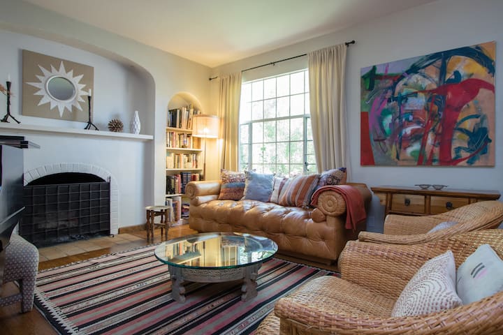 Palo Alto- walk to town -Charming 4 bedroom home