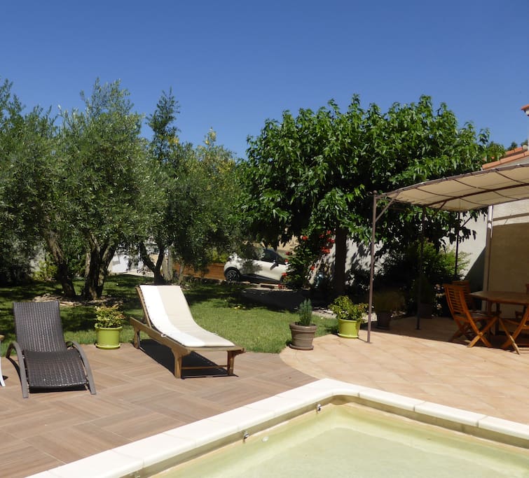 farniente au bord de la piscine
