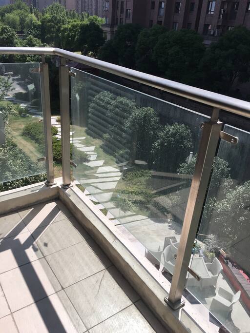 白天阳台看出去的景色真是心旷神怡呢~